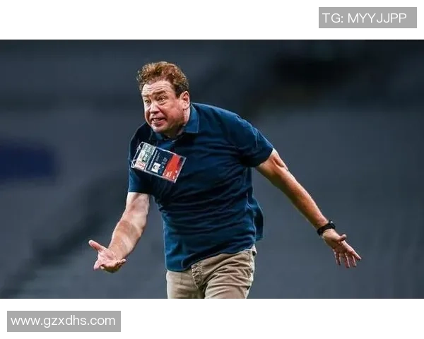 足球明星遭遇蚊子袭击意外受伤引发球迷热议与关注